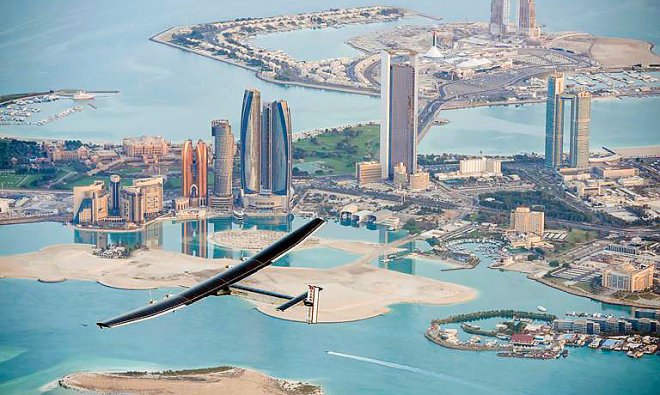 Solar Impulse над Абу-Даби