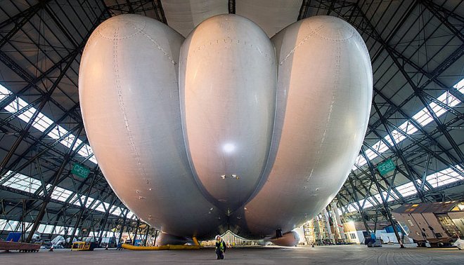 Airlander в ангаре