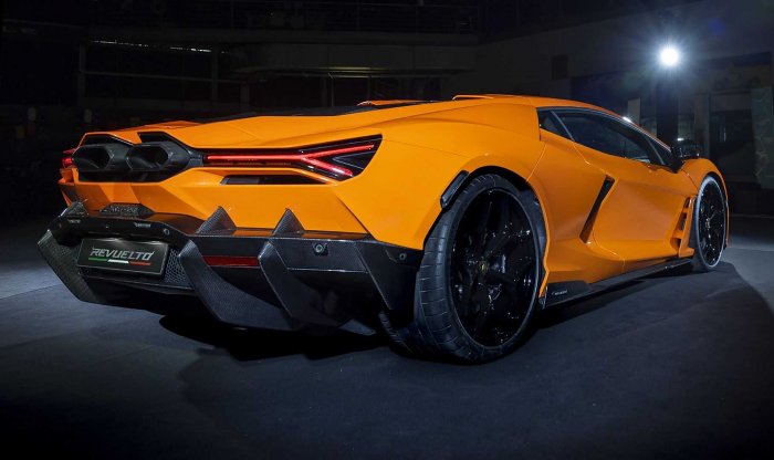 Lamborghini Revuelto