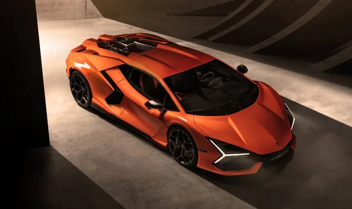 Lamborghini Revuelto