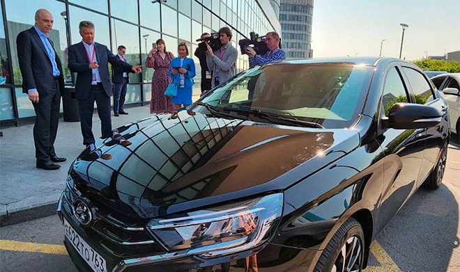 АвтоВАЗ показал на ПМЭФ седан Lada Aura